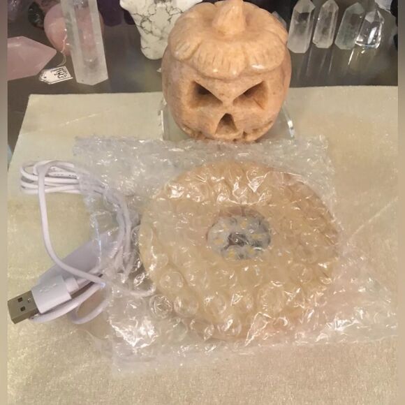 Sunstone Hollow Jack-O-Lantern Pumpkin CrystalCarving With Light 424g 3.2”x3” - Picture 8 of 10